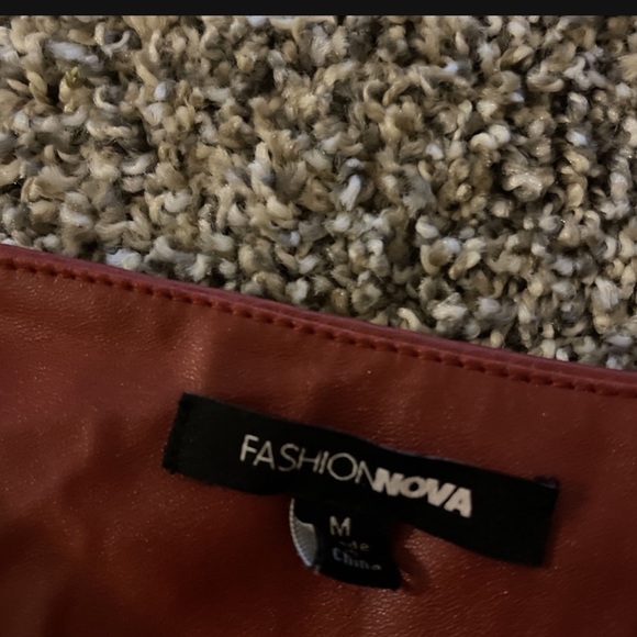 Fashion nova leather skirt - Picture 4 of 5